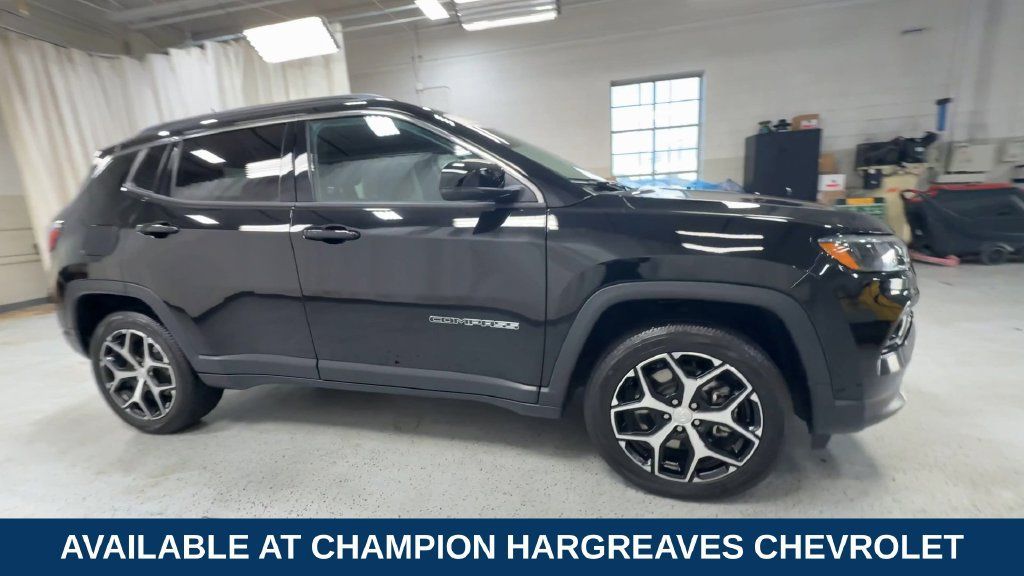 Used 2024 Jeep Compass Limited AWD/4WD image 2