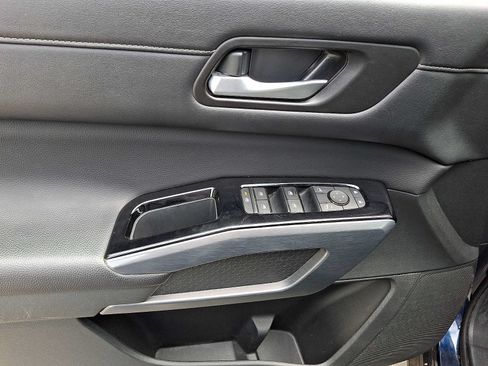 Used 2025 Nissan Pathfinder SL AWD/4WD image 14