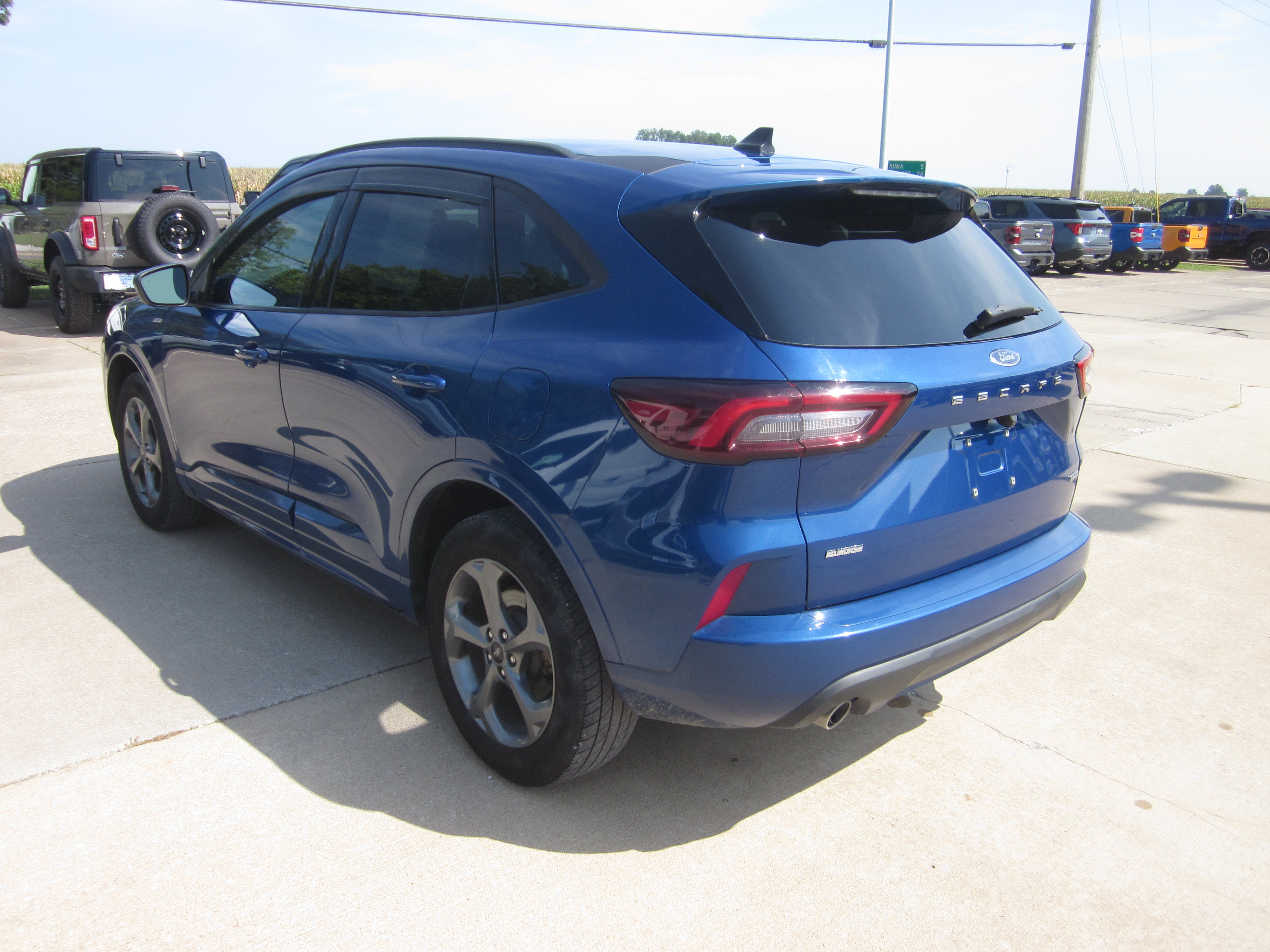 Used 2023 Ford Escape ST-Line Select AWD/4WD image 4