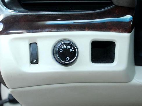 Used 2015 Cadillac Escalade ESV Luxury image 24