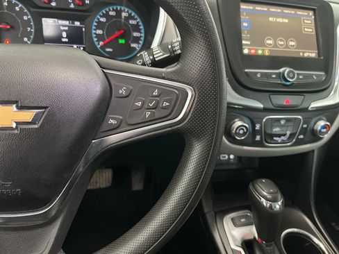 Used 2019 Chevrolet Equinox LS image 7