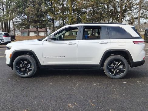 New 2026 Jeep Grand Cherokee Limited w/ Limited Altitude Package AWD/4WD image 5
