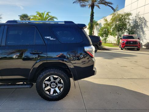 Used 2017 Toyota 4Runner TRD Off-Road AWD/4WD image 4