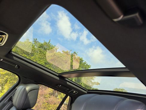 Used 2018 Land Rover Range Rover HSE image 13