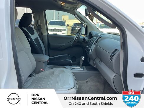 Used 2011 Nissan Frontier SV w/ SV Premium Utility Pkg image 11