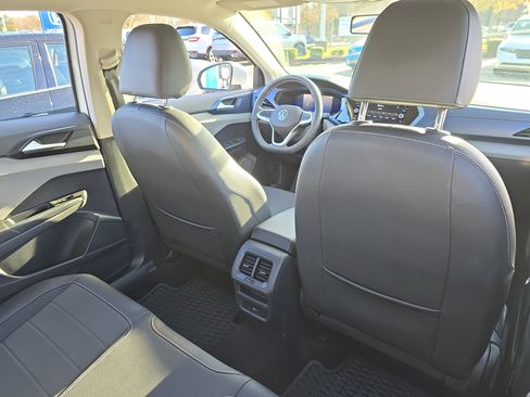 Used 2022 Volkswagen Taos SE image 11