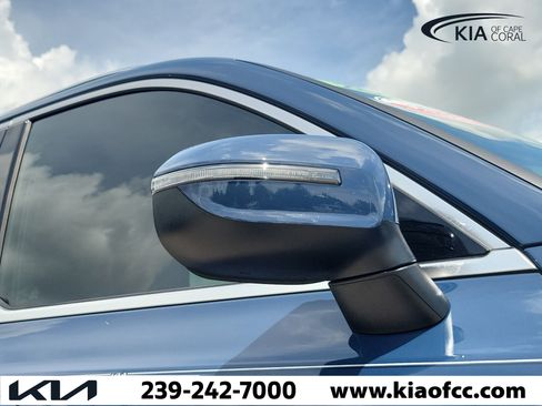 Certified 2023 Kia Telluride EX w/ EX Captain's Chair Package AWD/4WD image 7