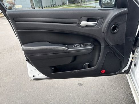 Used 2014 Chrysler 300 S image 15