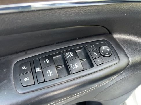 Used 2017 Jeep Grand Cherokee Overland image 25