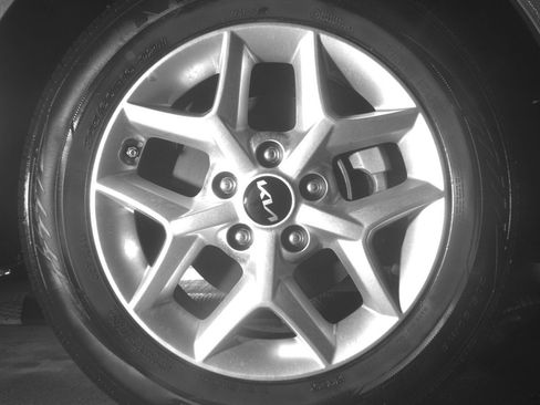 Used 2025 Kia Soul LX w/ LX Technology Package FWD image 13