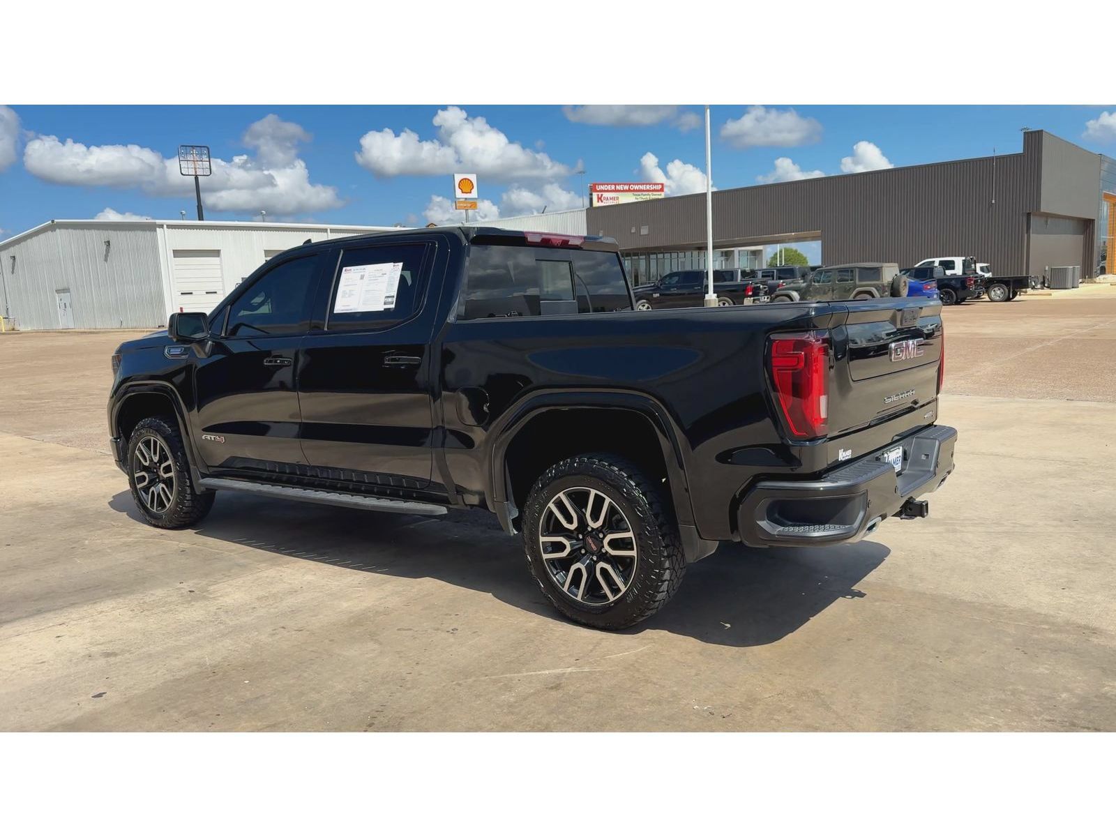 Used 2025 GMC Sierra 1500 AT4 w/ AT4 Premium Package AWD/4WD image 6