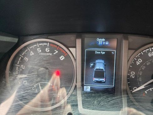 Used 2022 Toyota Tacoma TRD Sport image 16