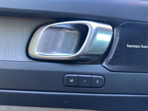 Used 2020 Volvo XC40 T4 Inscription image 21