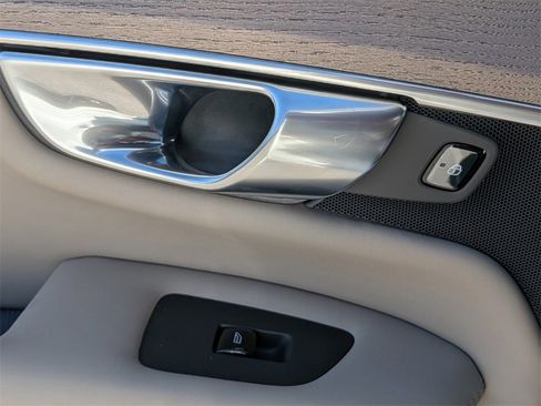 New 2026 Volvo XC90 B6 Plus w/ Protection Package Premier image 22