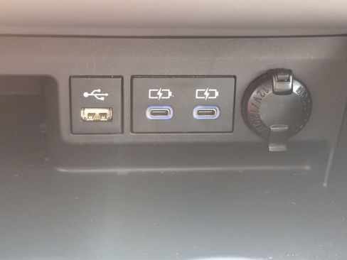 Used 2022 Toyota Highlander XLE FWD image 23
