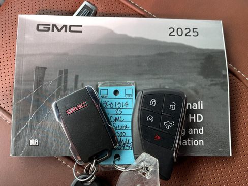 Used 2025 GMC Sierra 2500 Denali Ultimate image 10