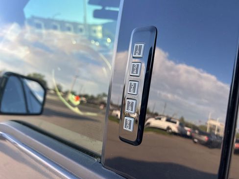 Used 2019 Ford F150 Lariat image 19