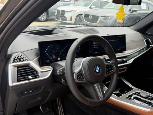 Used 2025 BMW X5 xDrive40i w/ M Sport Package AWD/4WD image 16