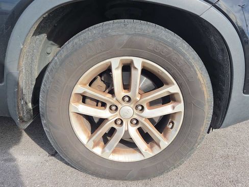 Used 2015 Kia Sorento LX image 2