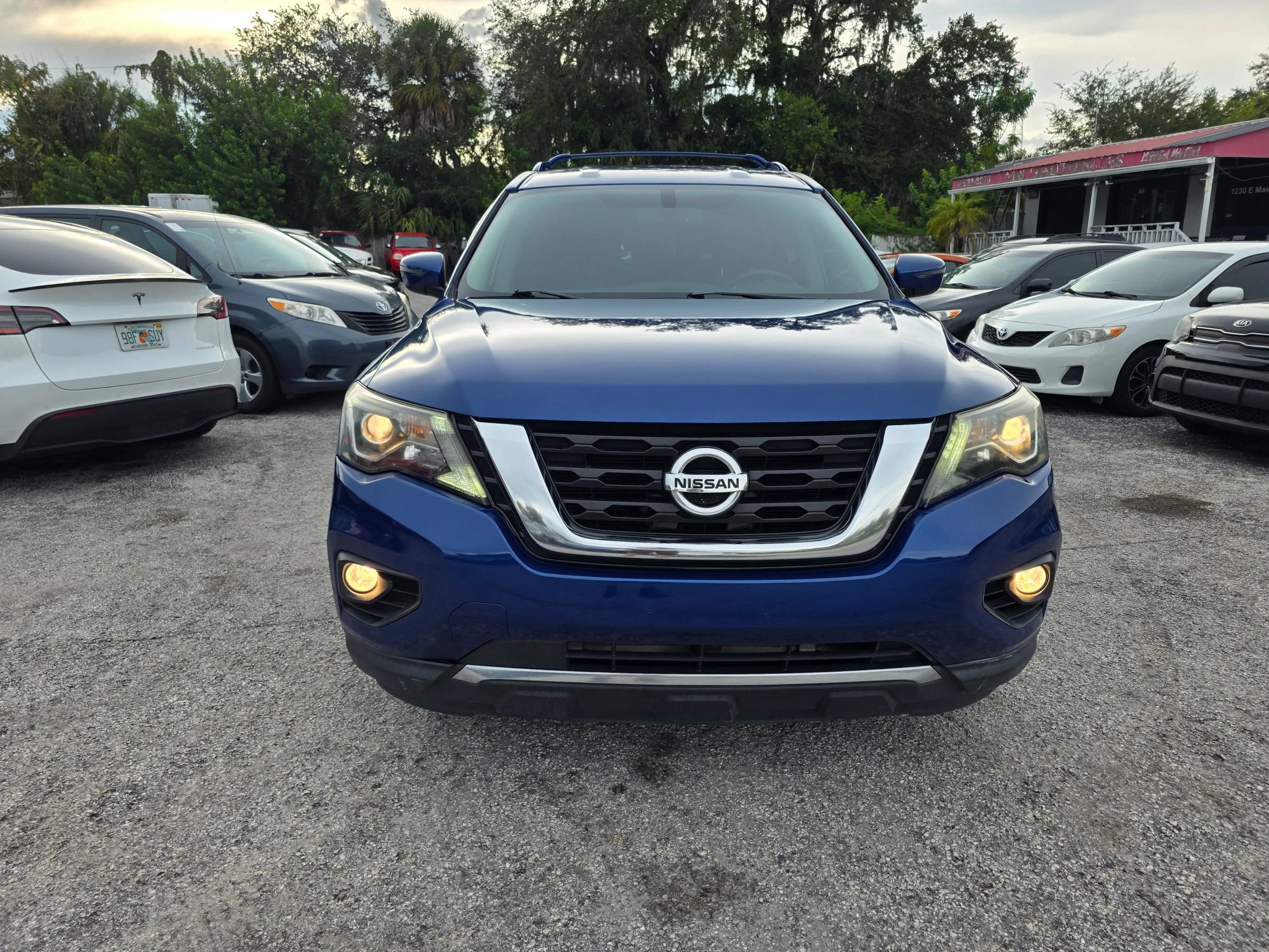 Used 2018 Nissan Pathfinder SV AWD/4WD image 2