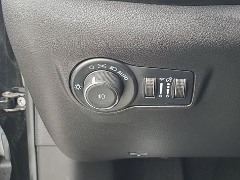 Used 2022 Jeep Compass Latitude image 16