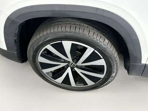 Used 2024 Volkswagen Taos SE image 11