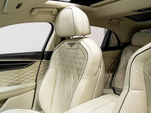 Used 2021 Bentley Flying Spur W12 image 13
