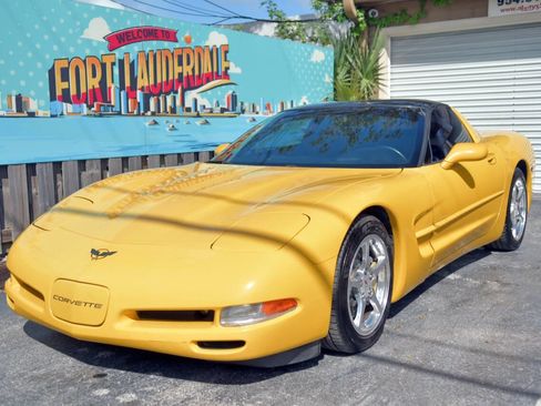 Used 2003 Chevrolet Corvette Coupe w/ Preferred Equipment Group image 3
