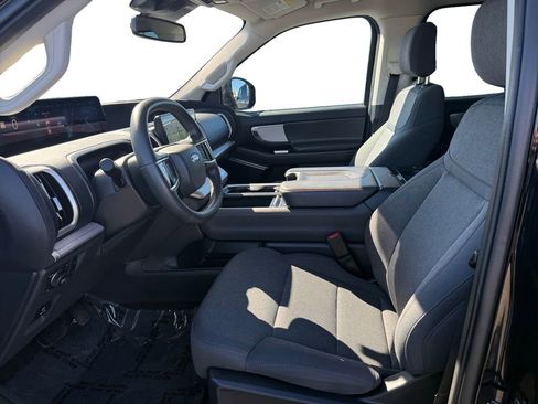 Used 2025 Ford Expedition Active image 9