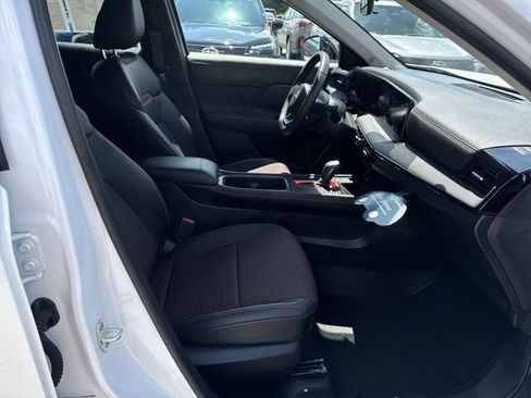 Used 2026 Nissan Kicks SR FWD image 17
