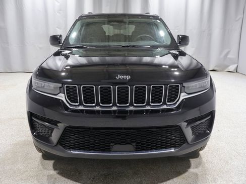 Used 2023 Jeep Grand Cherokee Laredo w/ Trailer Tow Prep Group (B) AWD/4WD image 9