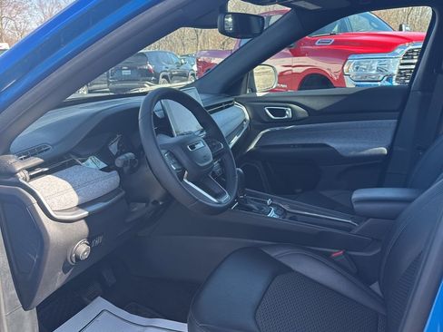 Used 2024 Jeep Compass Latitude w/ Sun and Sound Group image 9