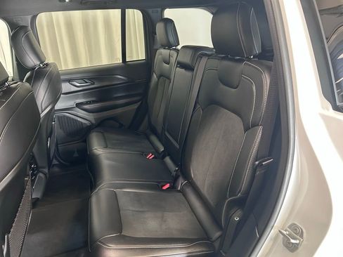 Used 2025 Jeep Grand Cherokee Altitude RWD image 20