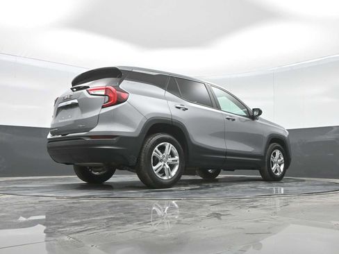 Used 2024 GMC Terrain SLE image 27