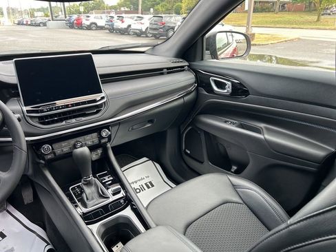 New 2025 Jeep Compass Latitude w/ Sun & Sound Group image 15