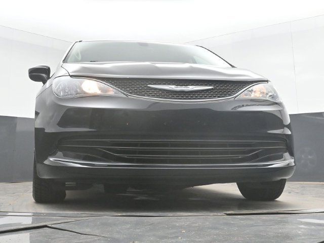 Used 2017 Chrysler Pacifica LX w/ Tire & Wheel Group FWD image 42