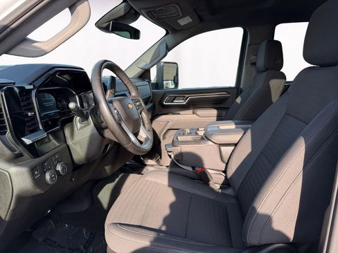 Used 2024 Chevrolet Silverado 3500 LT image 9