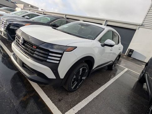 New 2025 Nissan Kicks SR w/ Illumination Package image 4