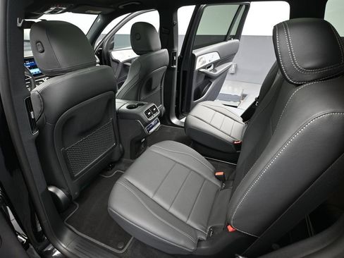 Used 2026 Mercedes-Benz GLS 450 4MATIC image 32