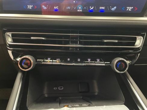 New 2026 Chevrolet Traverse LT w/ Driver Confidence Package AWD/4WD image 6