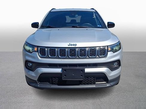 Used 2024 Jeep Compass Latitude AWD/4WD image 2