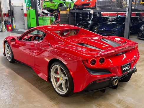 Used 2021 Ferrari F8 Tributo RWD image 32