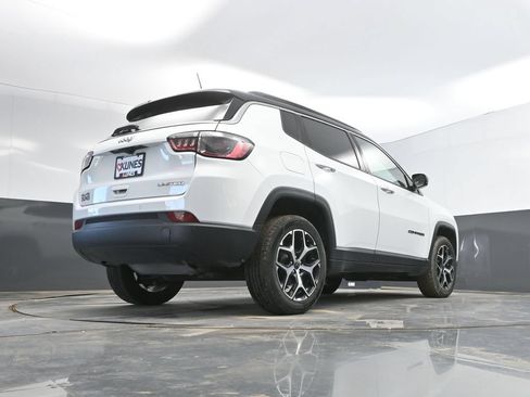 Used 2025 Jeep Compass Limited AWD/4WD image 40