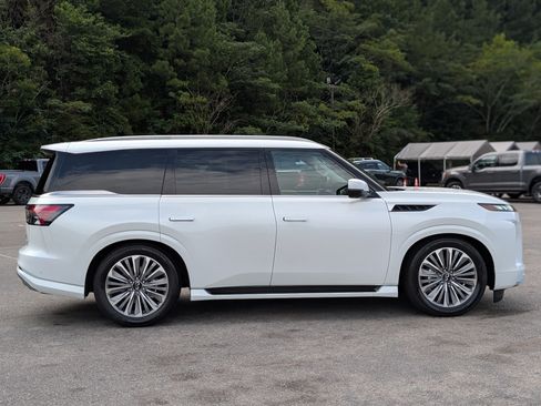 Used 2025 INFINITI QX80 Sensory AWD/4WD image 10