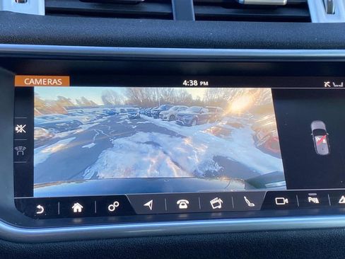 Used 2017 Land Rover Range Rover Evoque SE Premium image 28