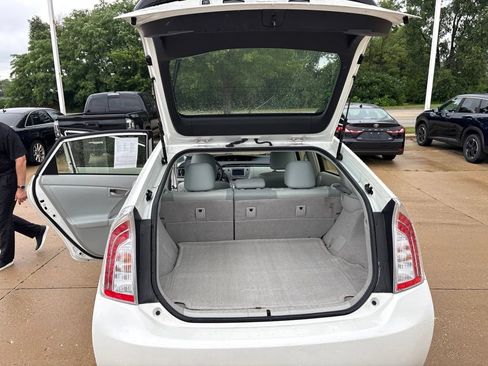 Used 2015 Toyota Prius Five FWD image 21