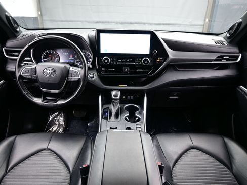Used 2023 Toyota Highlander XSE FWD image 18