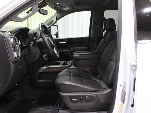 Used 2020 GMC Sierra 3500 Denali w/ Denali Ultimate Package image 3