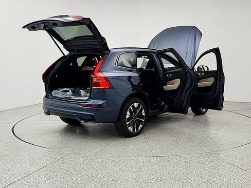 New 2026 Volvo XC60 B5 Plus w/ Climate Package PRO AWD/4WD image 11