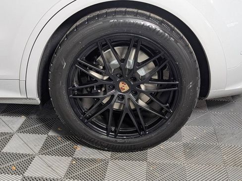 New 2026 Porsche Cayenne GTS image 12